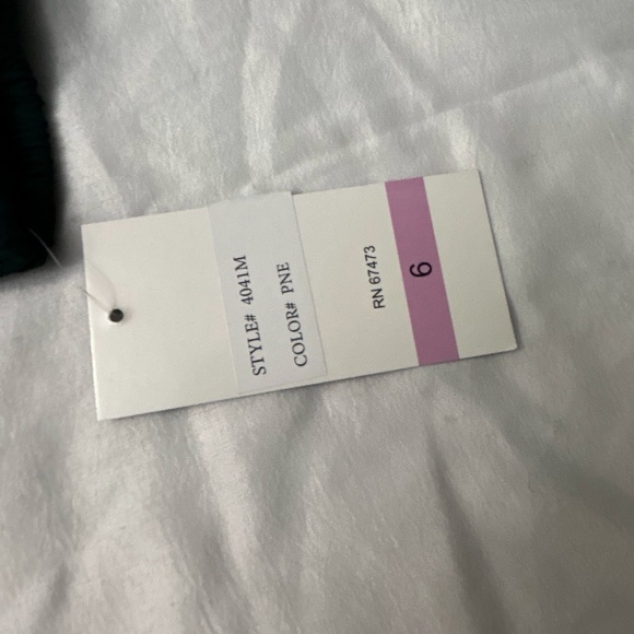 TAYLOR DRESS - Picture 16 of 16